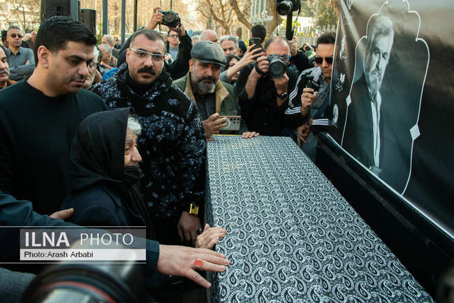 مراسم تشییع پیکر عنایت بخشی