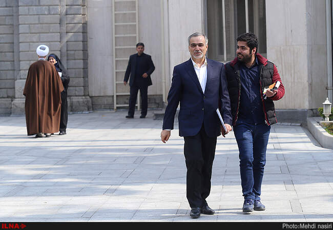 اعضای هیات دولت در حیاط پاستور