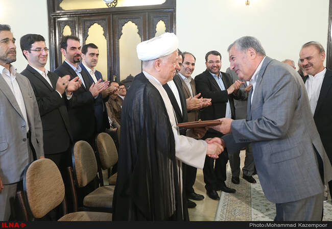 دیدار استادان و دانشجویان نخبه علم رباتیک دانشگاه آزاد اسلامی با آیت‌الله هاشمی رفسنجانی