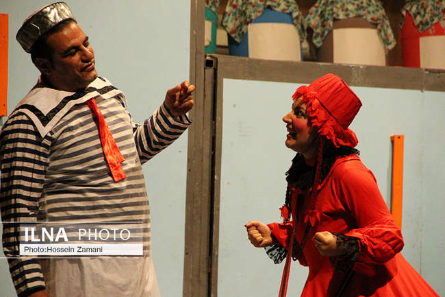 اجرای نمایش «مردِ نون زنجبیلی» در لامرد 