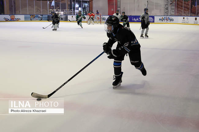 تمرین تیم ملی هاکی روی یخ بانوان و آقایان