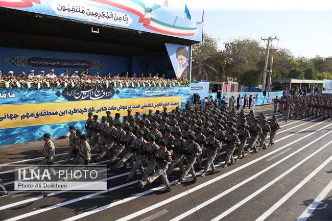 رژه نیروهای مسلح در کنار آب‌های نیلگون خلیج فارس