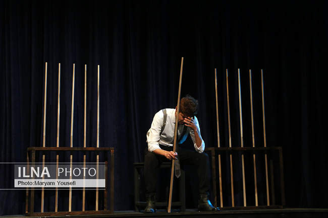 نمایش «یک دقیقه» در تئاتر شهر تبریز به روی صحنه رفت