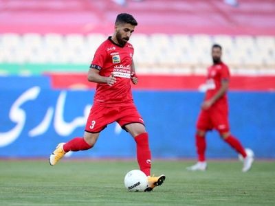 ضربه مطهری به فرجی از نمایی جنجالی؛ مهاجم استقلال از اخراج گریخت؟ (عکس)