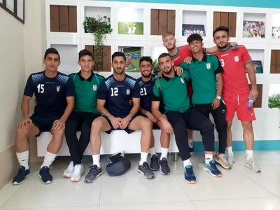 دیدار صمیمی بازیکنان تیم‌های ملی بزرگسالان و امید در پک