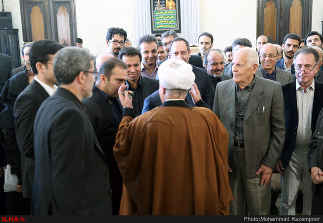 دیدار اعضای انجمن معماران و شهرسازان جوان با آیت الله هاشمی رفسنجانی