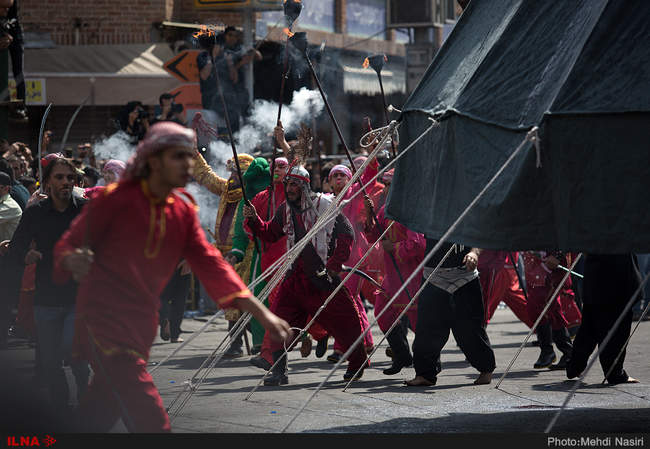 مراسم خیمه سوزان روز عاشورا در بازار تهران
