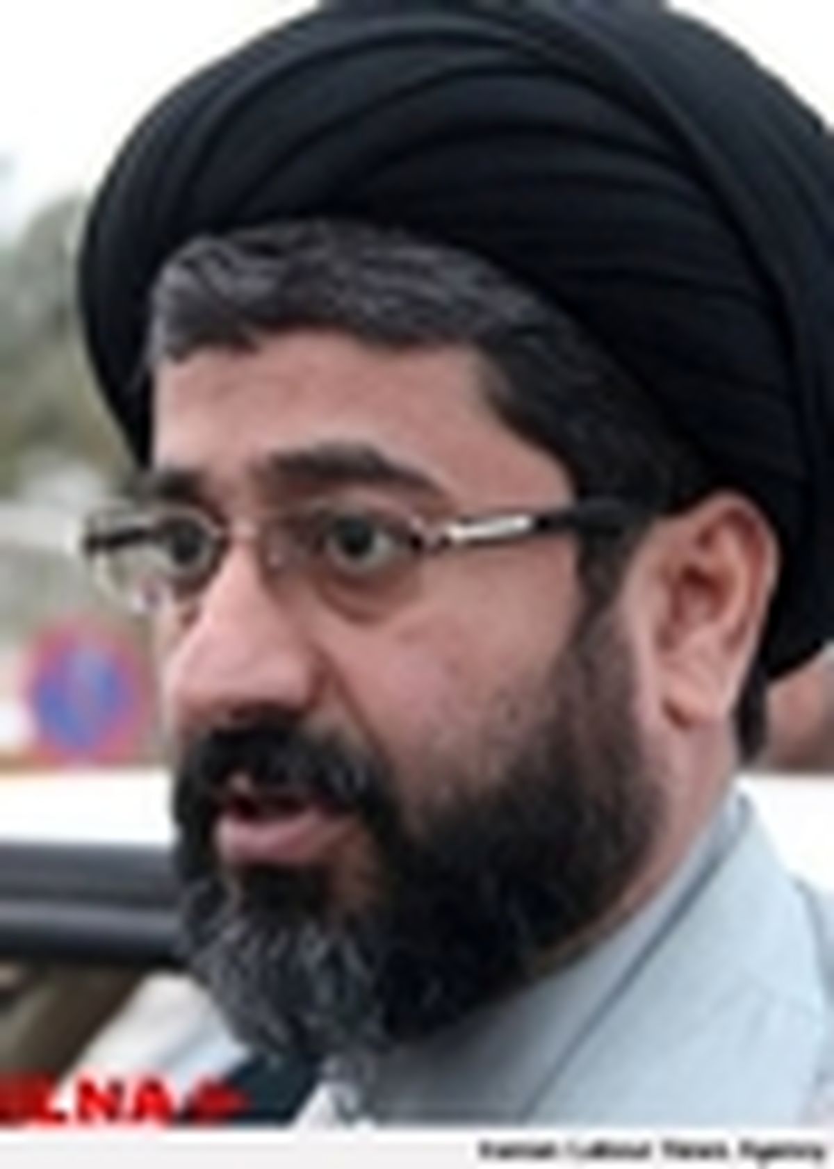 در صنایع پتروشیمی خام فروشی می‌کنیم