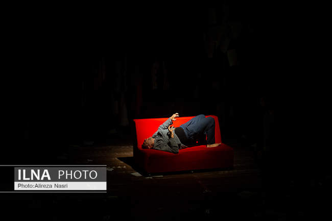 نمایش «موش‌ها و آدم‌ها» در تئاتر شهر قزوین 