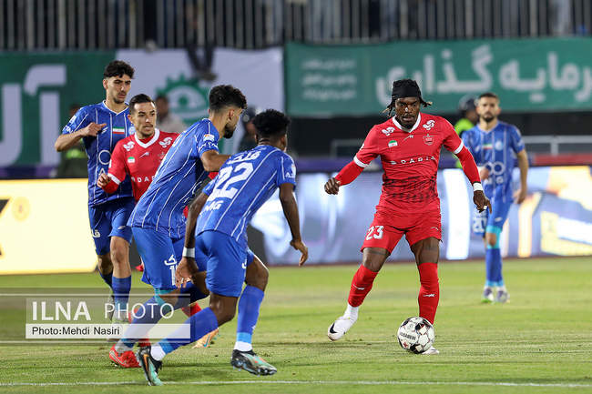 دیدار تیمهای استقلال تهران و پرسپولیس تهران