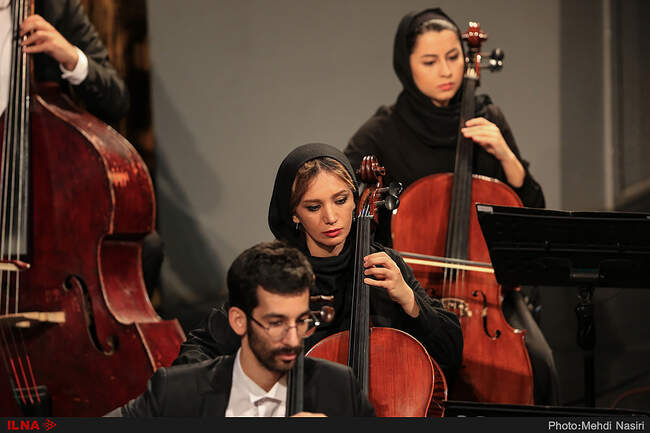 اجرای ارکستر ملی ایران به رهبری فریدون شهبازیان و خوانندگی سالار عقیلی