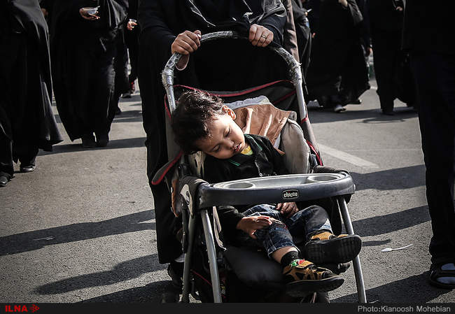 پیاده روی جاماندگان اربعین در تهران 