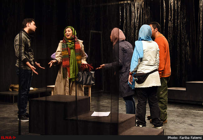 نمایش بهمن در تالار سایه شهر به روی صحنه رفت