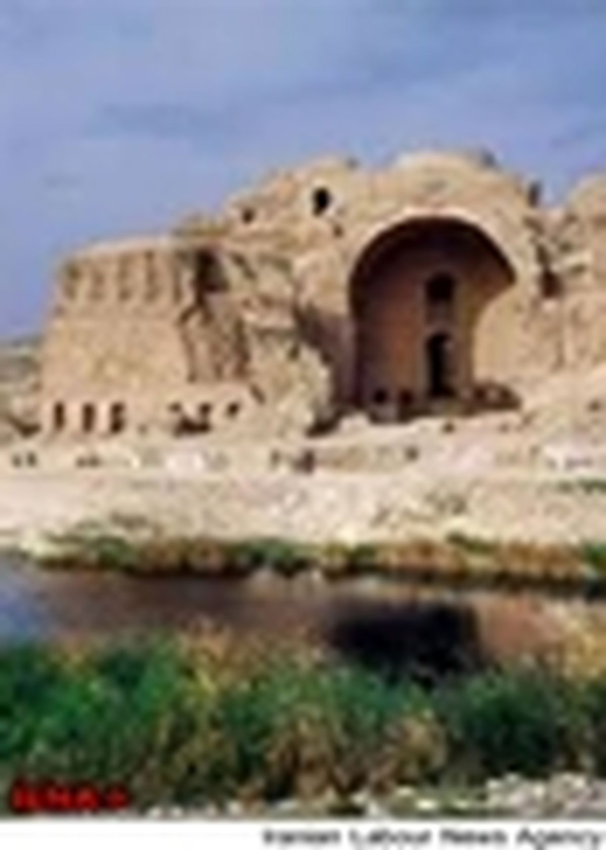 جاده عسلویه - شیراز برای کاخ اردشیر بابکان مشکلی ایجاد نمی‌کند