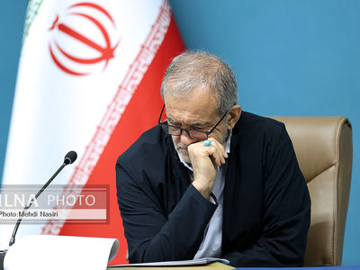 پزشکیان به دیدار مادر شهید رئیسی رفت