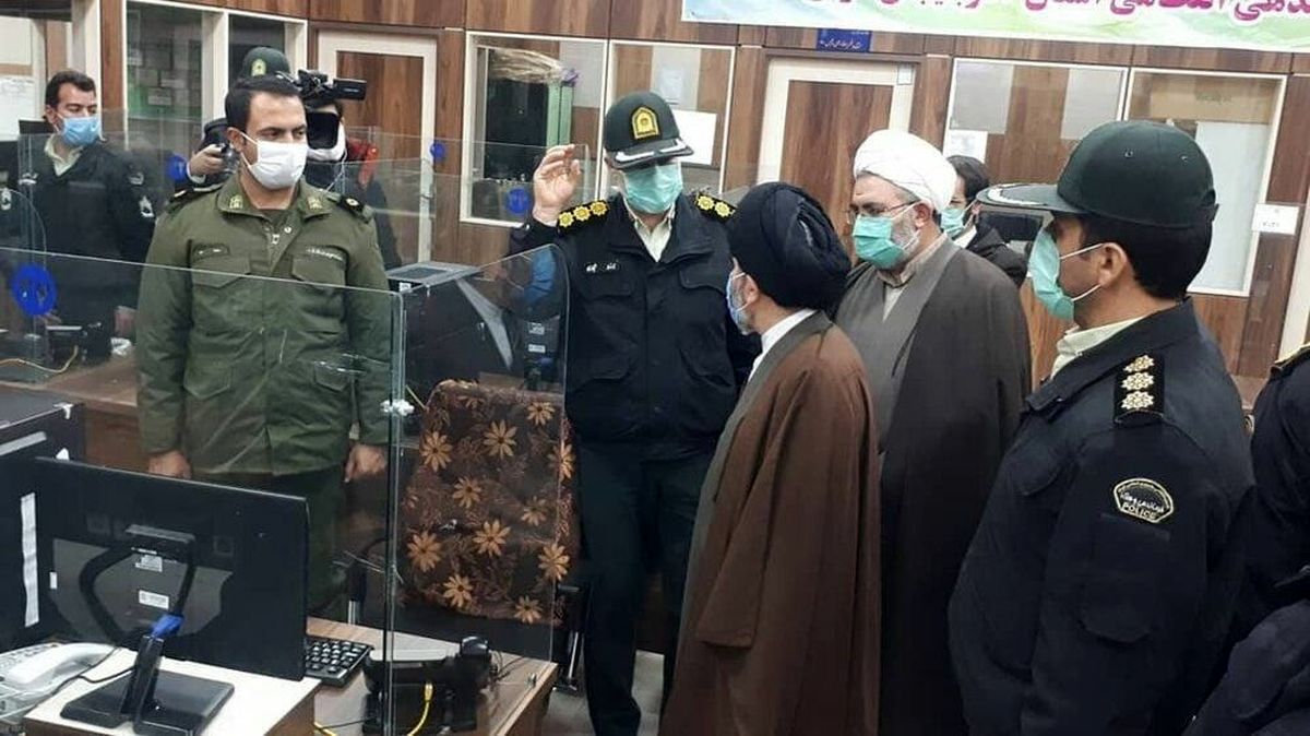 بازدید شبانه نماینده ولی فقیه در آذربایجان غربی از مراکز پلیس