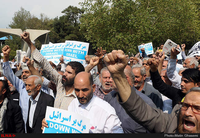 مراسم تشییع پیکر احمد حاتمی دانشمند جان باخته در حادثه مکه