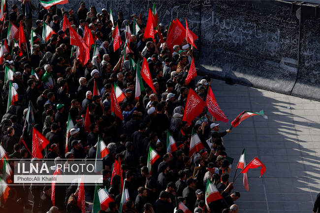 اقامه نماز بر پیکر رهبر شهید انقلاب در مصلای تهران / 7
