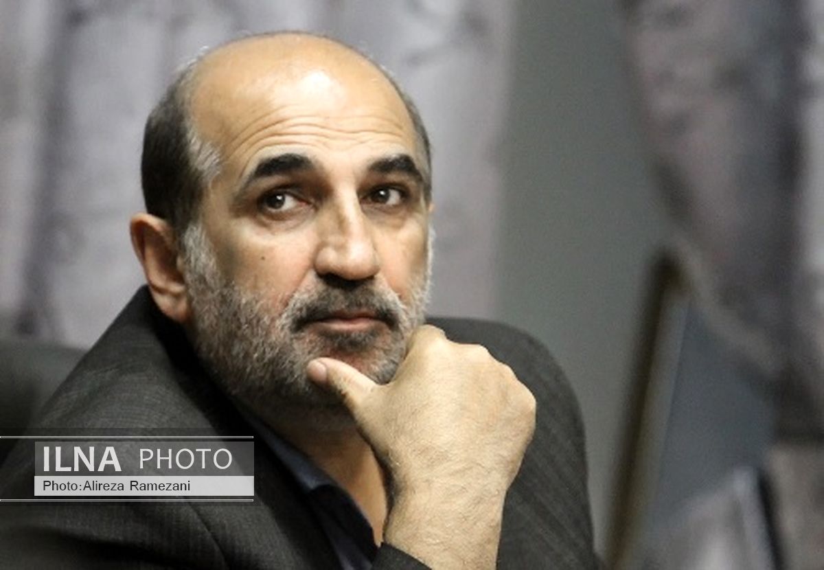برای نصب بنر از کمیسیون‌فرهنگی اجازه نمی‌گیرند/ از انتقادها استقبال می‌کنم