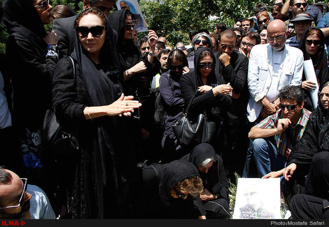 مراسم خاکسپاری پیکر عباس کیارستمی در لواسان