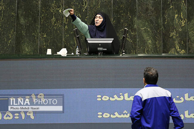  هاجر چنارانی