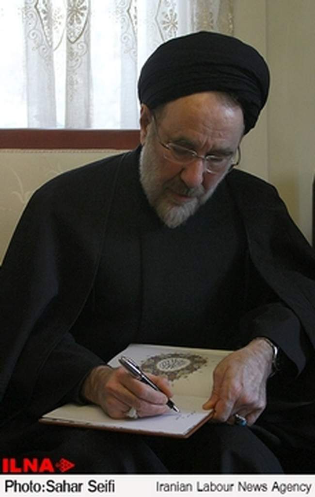 حضور سیدمحمد خاتمی در جمع خانواده شهید تندگویان