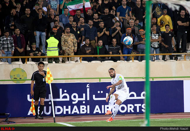 مسابقه فوتبال بین دوتیم ایران و کره جنوبی