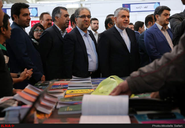 حضور  سید رضا صالحی امیری وزیر فرهنگ و ارشاد در سی‌‌اُمین نمایشگاه ب