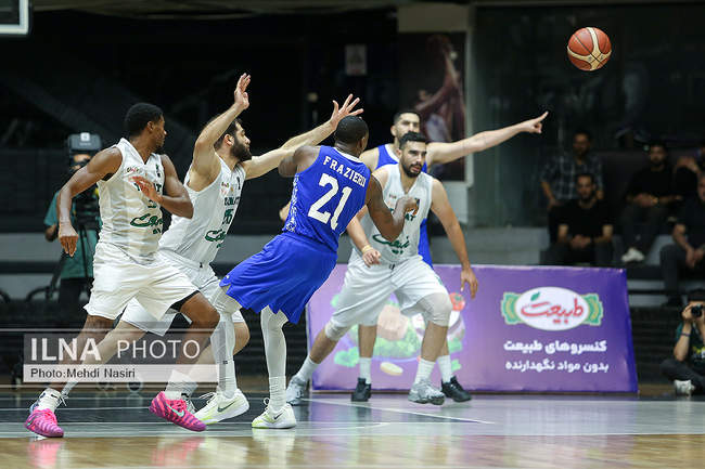 دیدار تیم های بسکتبال طبیعت اسلامشهر و پالایش نفت آبادان