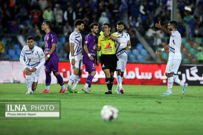 دیدار تیمهای فوتبال استقلال تهران و هوادار