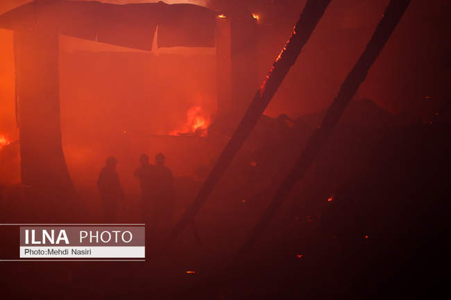 آتش‌سوزی در بارانداز ۱۲ هزار متری در شوش 