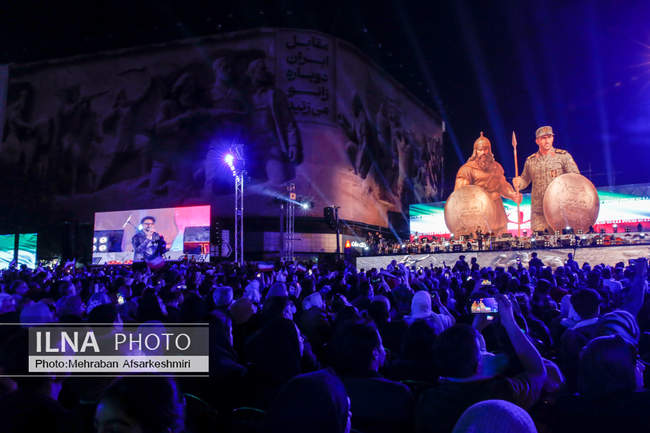 رونمایی از مجسمه «زانو زنندگان برابر ایران»