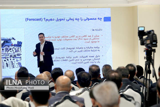 نشست رونمایی از گزارش 1403 شرکت صنایع تولیدی کروز