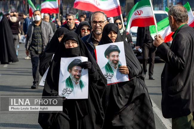 مراسم بیعت با سومین رهبر انقلاب اسلامی در تهران /1