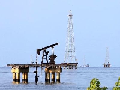 Oil-rich wealth funds seen shedding up to $225 billion in stocks