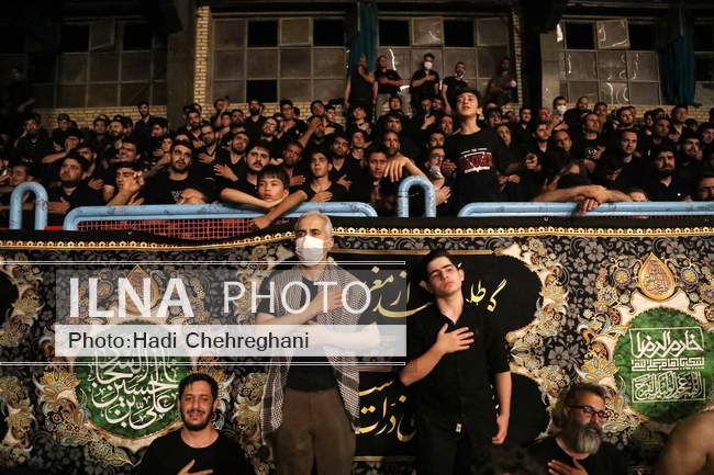 
مراسم عزاداری شب عاشورا در هیئت خادم الرضا(ع) قم
