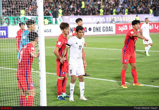 مسابقه فوتبال بین دوتیم ایران و کره جنوبی