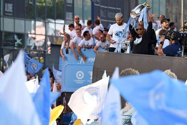 جشن خیابانی بازیکنان منچسترسیتی(تصاویر)