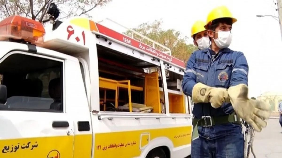 دشواری‌های «کارگران توزیع برق» زیر فشار تبعیض/ تشکل صنفی نداریم
