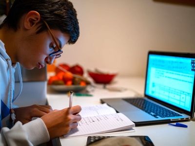 آموزش مجازی در مدارس تا پایان سال ادامه دارد