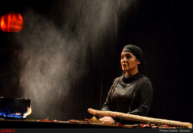 نمایش «مثل آب برای شکلات» 