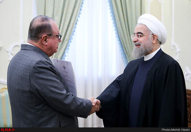 تقدیم استوارنامه سفیران 6 کشور به رئیس جمهوری