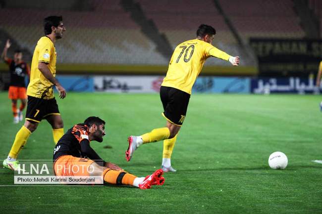 برد تیم فوتبال سپاهان  اصفهان برابر مس رفسنجان 