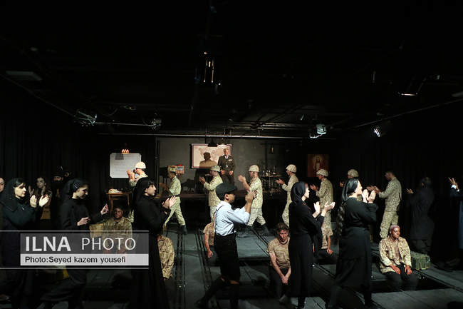 تئاتر «اولولری قویلایین»؛ پیام‌آور صلح روی صحنه تبریز