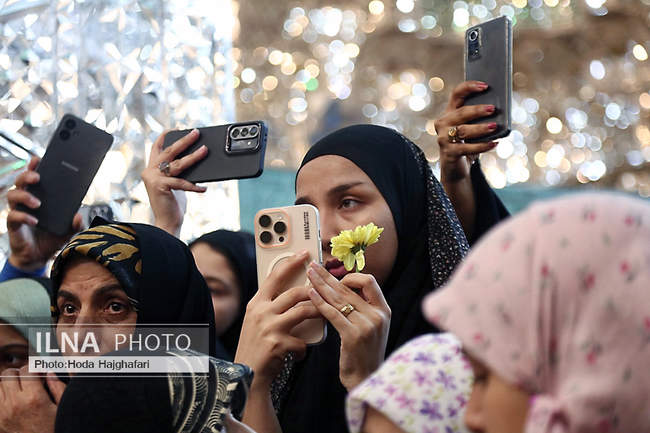 گل آرایی ضریح مطهر حضرت فاطمه معصومه 