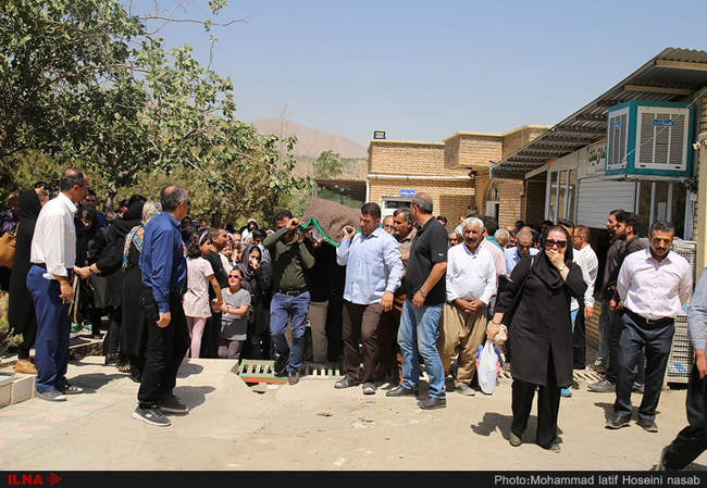 مراسم تشییع و خاکسپاری جانباختگان حادثه اتوبوس در سنندج