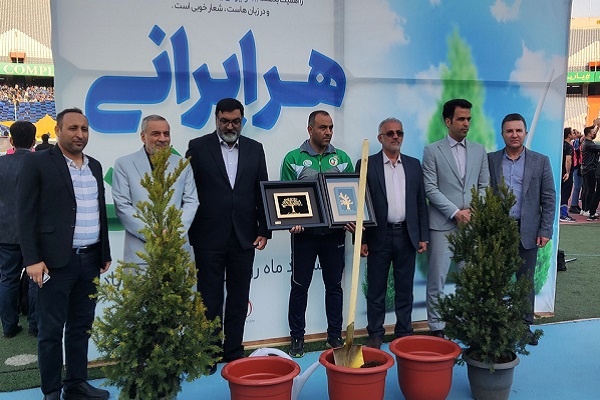 گرامیداشت «روز درختکاری» و «هفته منابع طبیعی» در لیگ برتر فوتبال + عکس