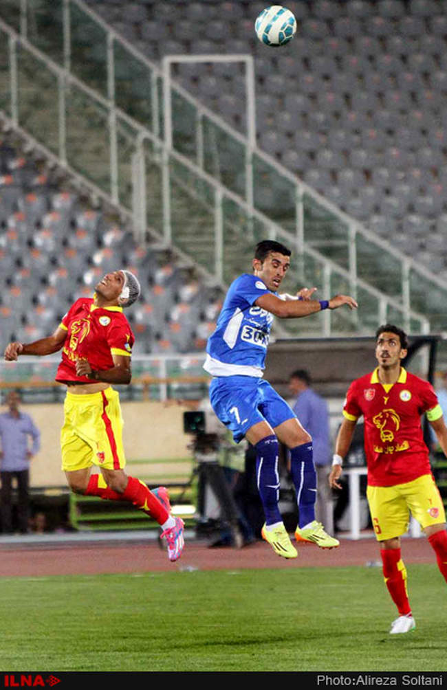 دیدار تیم های استقلال و نفت تهران