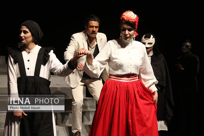 نمایش آئورا به کارگردانی مهدی محبعلی