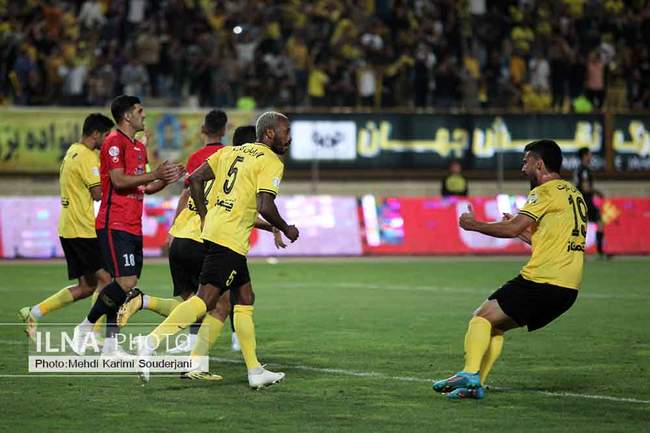 گزارش تصویری بازی سپاهان اصفهان و نساجی قائم شهر